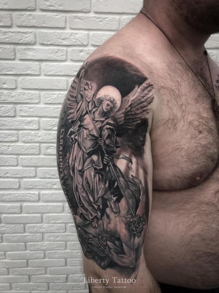 Эскизы мужских татуировок на плече (106 фото)