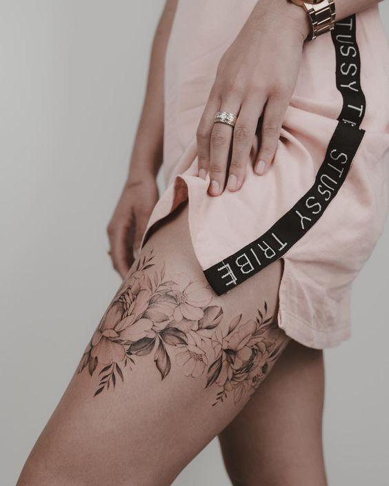Татуировки для девушек на ноге - бедре: лучшие идеи и советы